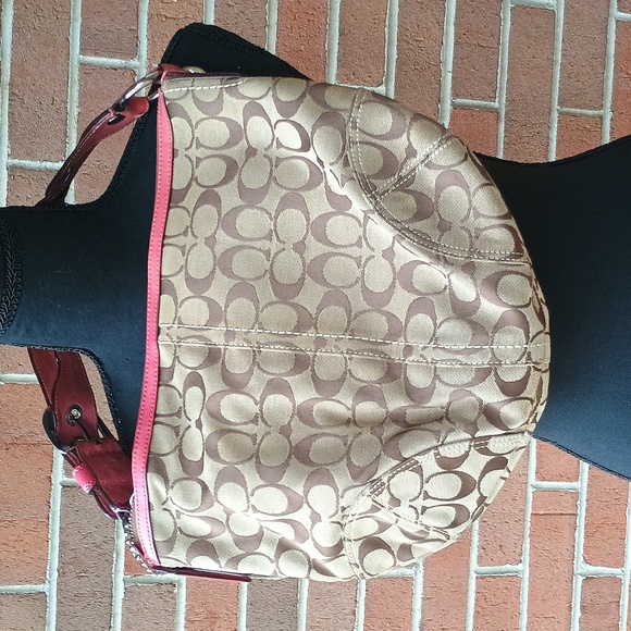 Coach bag with hot pink trim. Braided strap with buckles - Picture 2 of 9